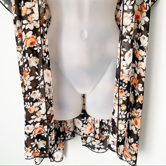 Beautiful Flowy Flower Kimono Throw 🌹 - Picture 5 of 9
